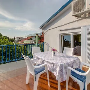https://apartment-malvina.primorje-gorskikotar.com